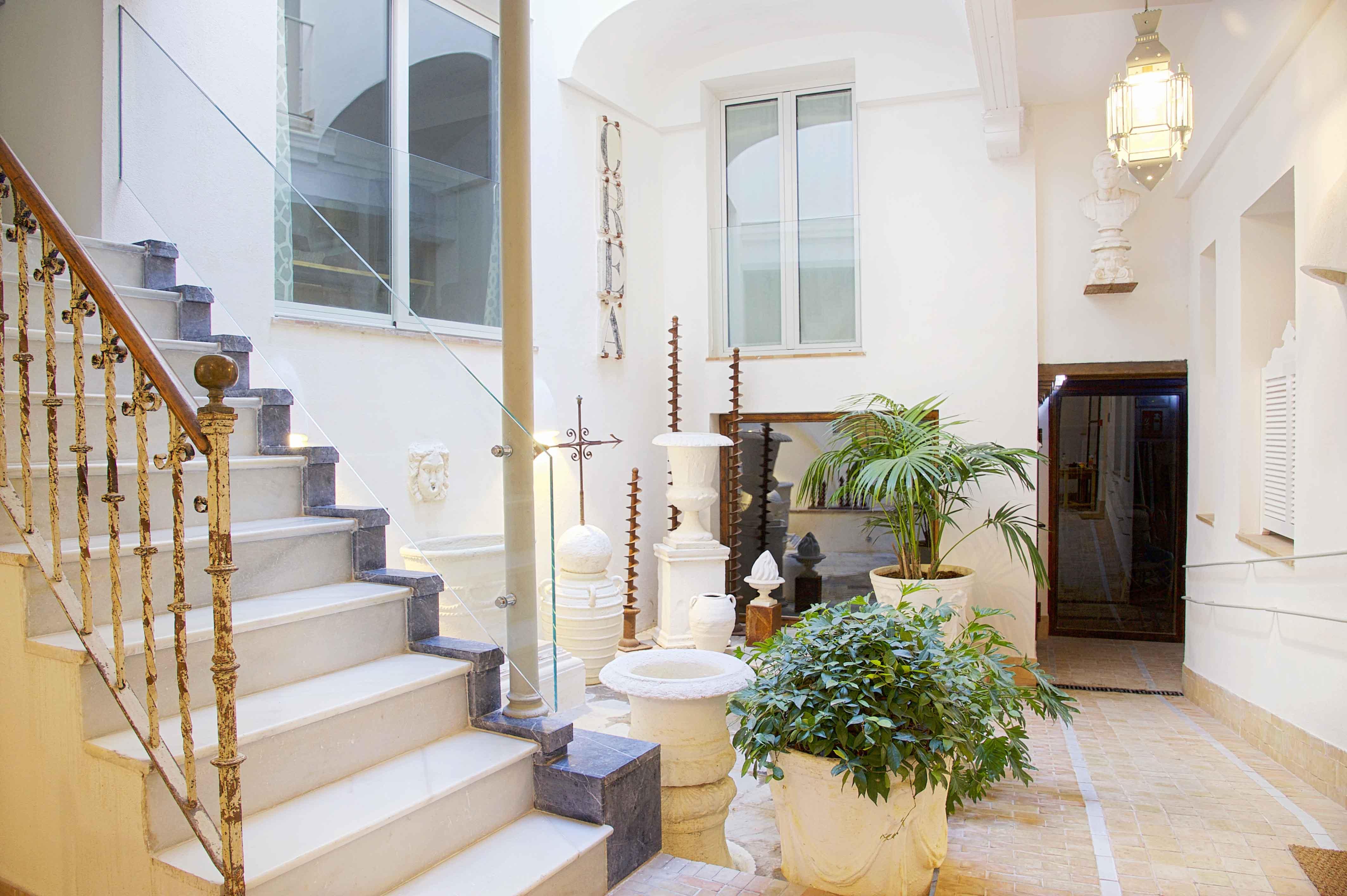 Overland Suites Catedral, Seville